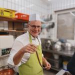 02 Bürgermeister beim Backen 012