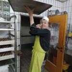 02 Bürgermeister beim Backen 013